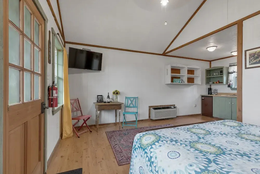 New! Stunning Ranch on 33 Acres W/hottubs&fire-pit