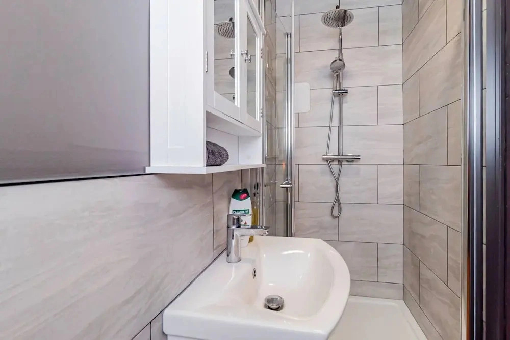 London Heathrow Airport 6 Bedroom Ensuite