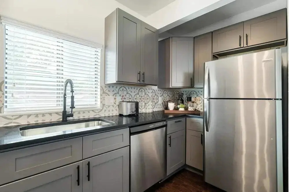 Lovely Montrose Suites by Sonder