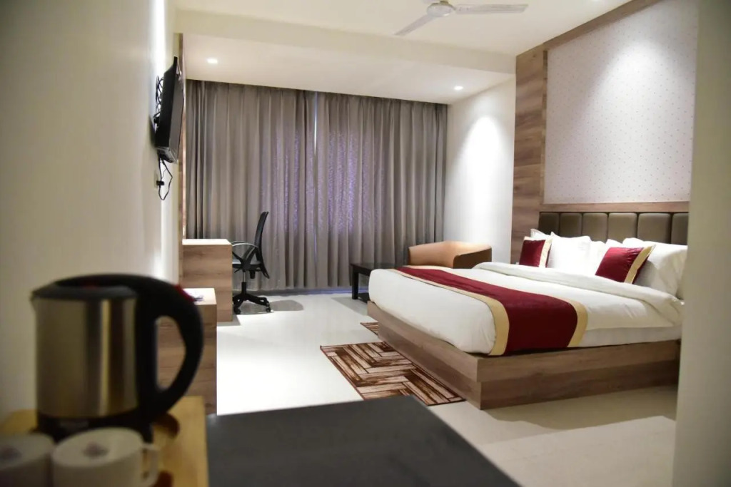 Hotel Crystal Grand