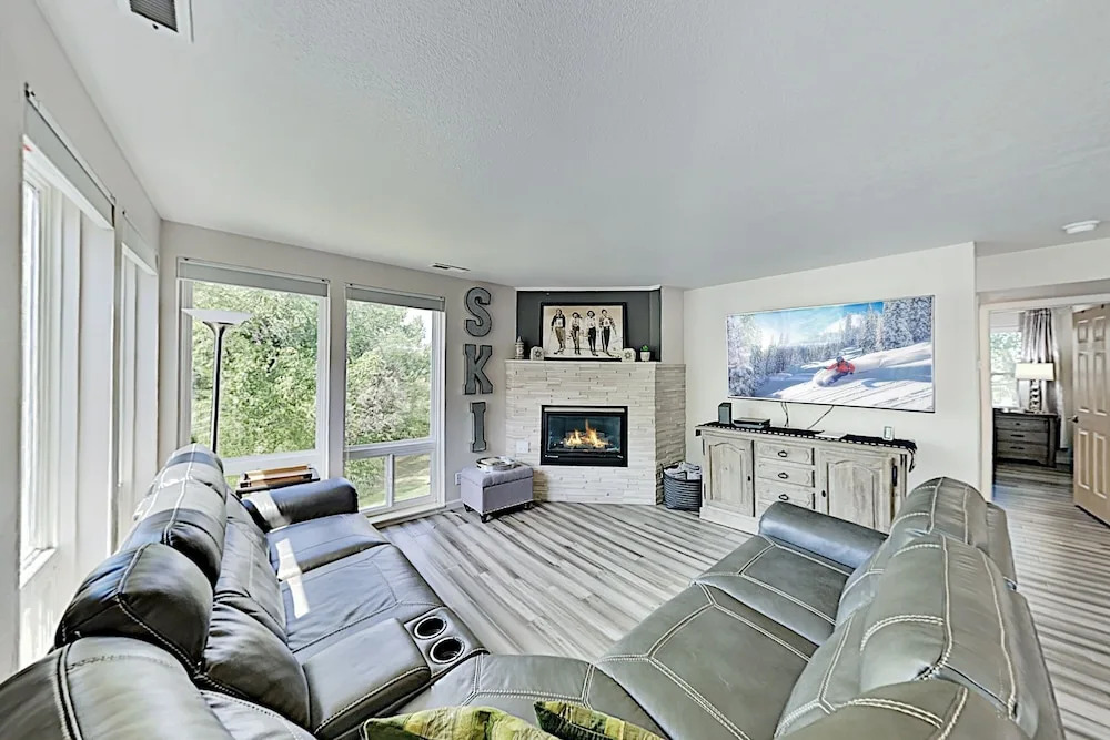 971bca2q 2 Bedroom Condo