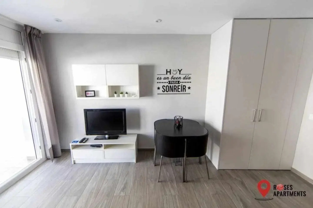 Roses Apartments Red Loft vista mar lateral