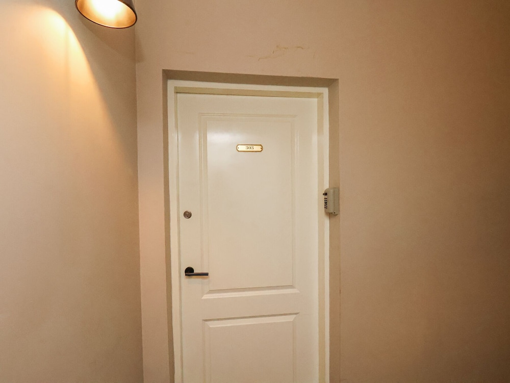 The Salisbury Apartment 303