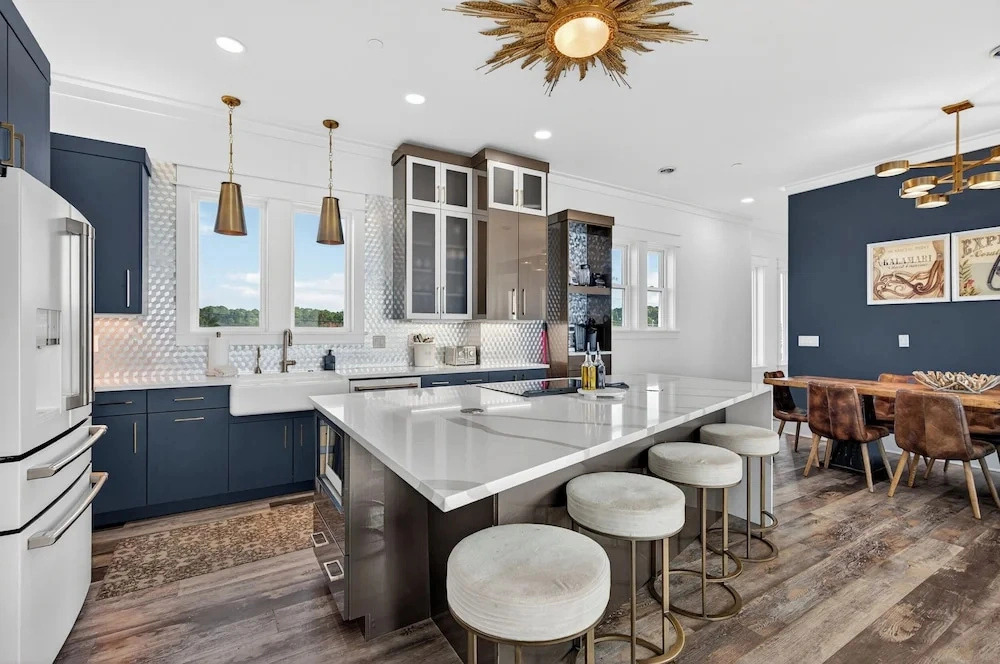 6BR Gulf-front Home, Sleeps 19, Heated Pool & Mini Golf