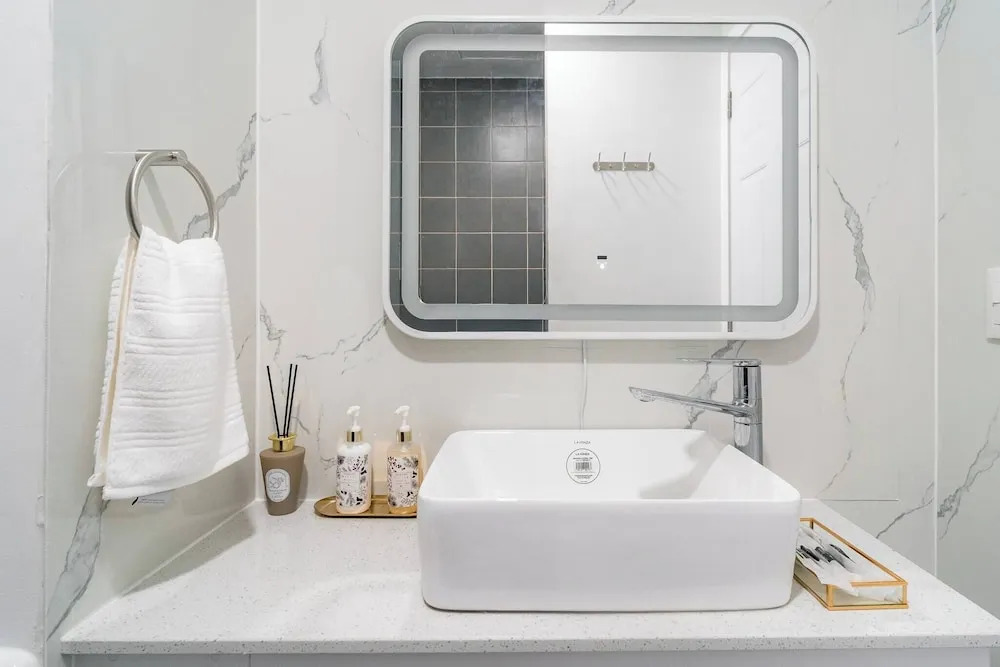 Elegant Studio, Close to the Airport and big Malls