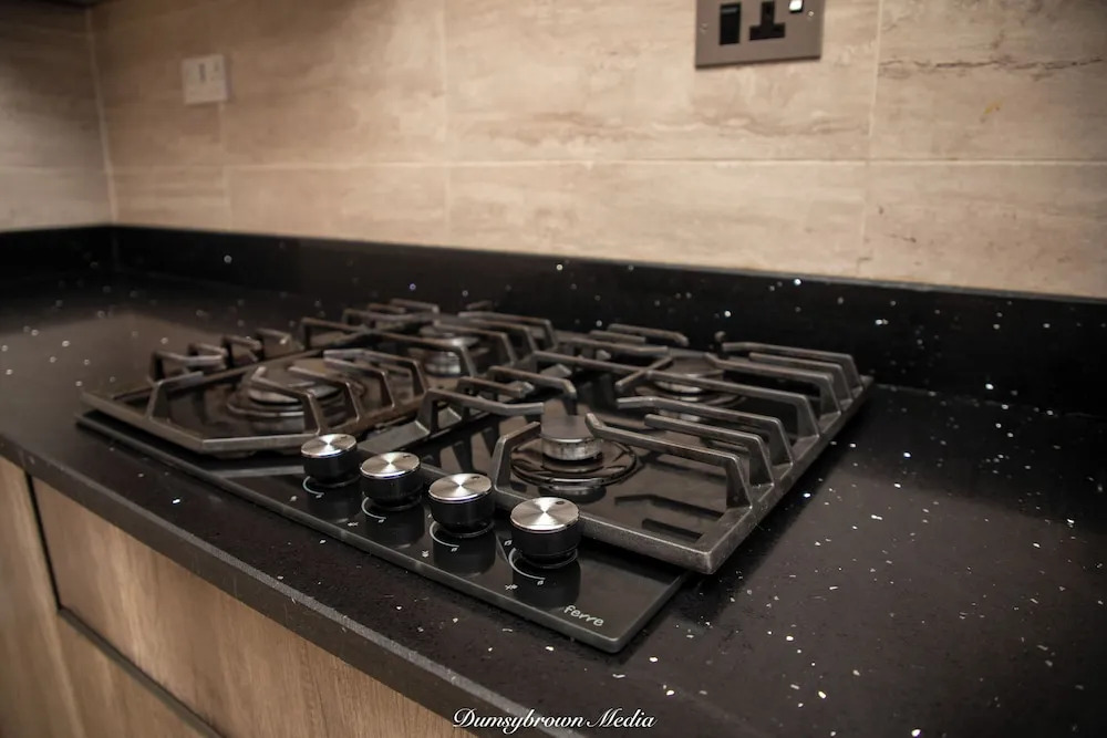 2 Bed Furnished Apartment - Wifi, Aircon, Parking