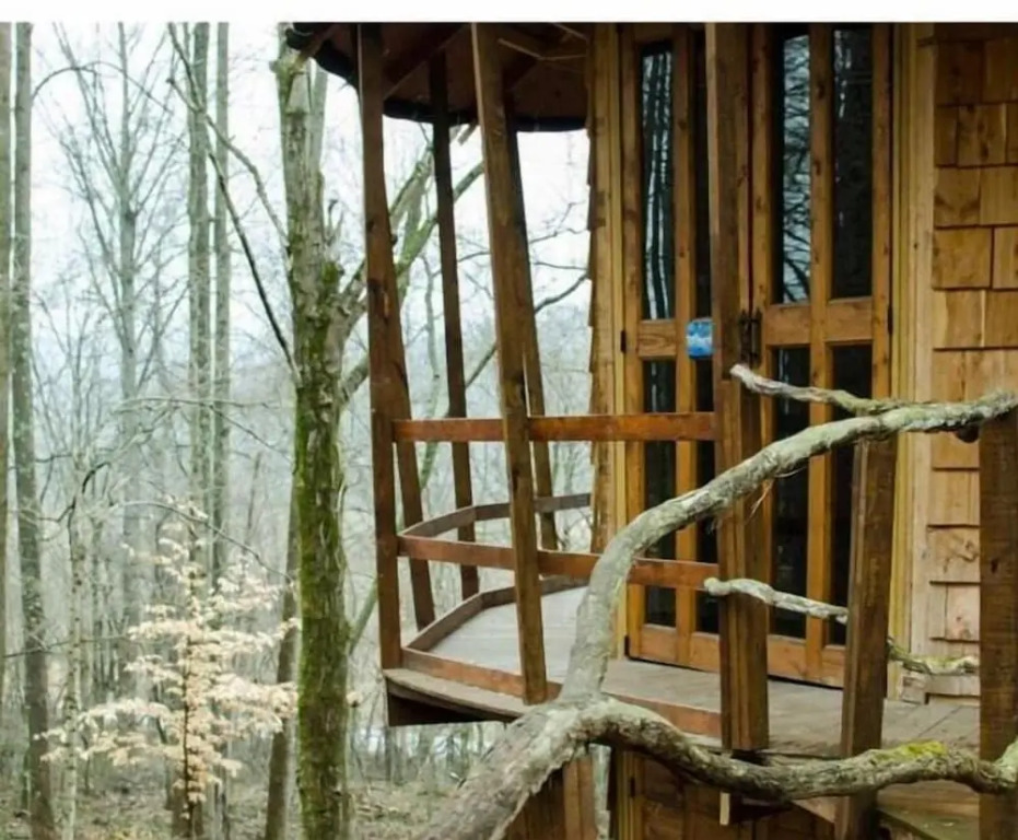 Lost River Hostel