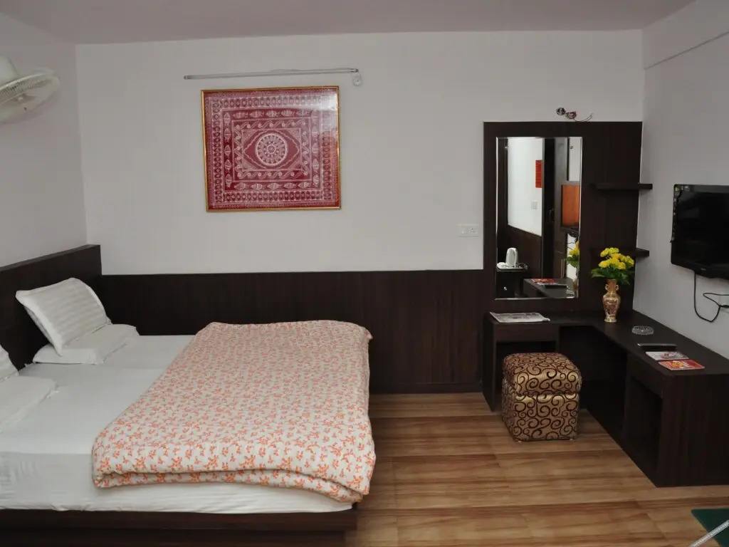 Hotel Travellers Paradise Naukuchiatal