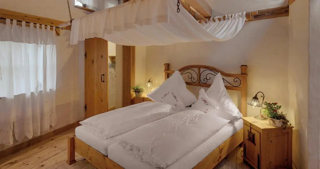Mohrs Herzl Chalet
