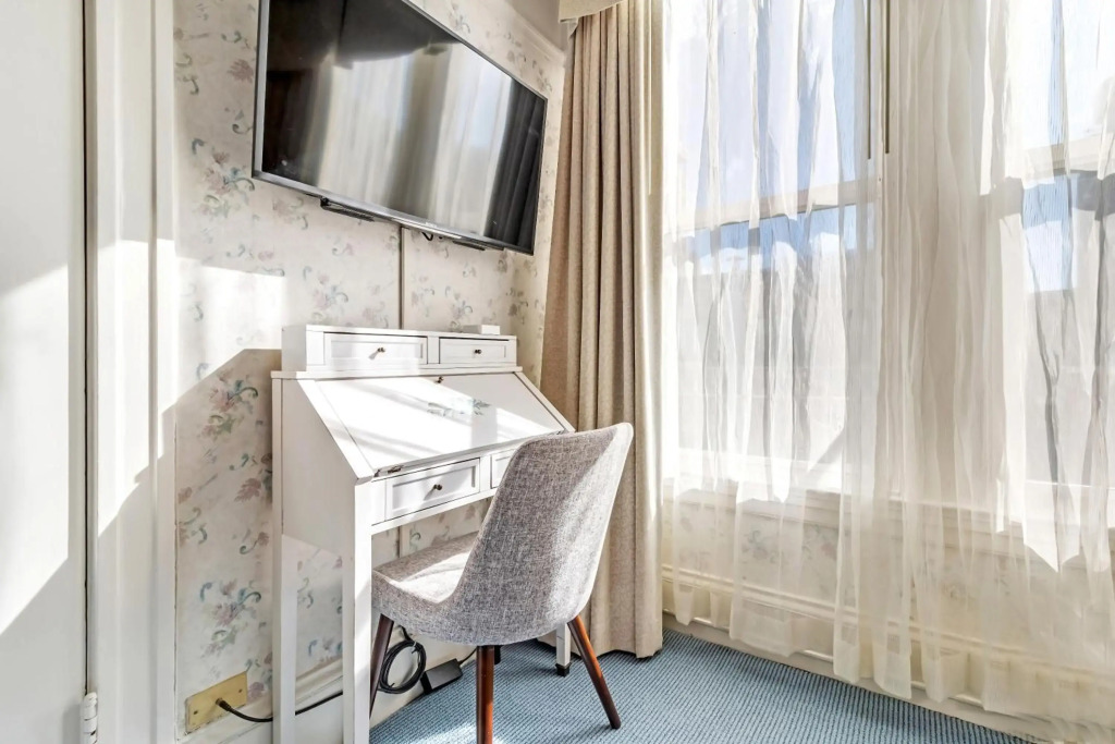 Cornell Hotel