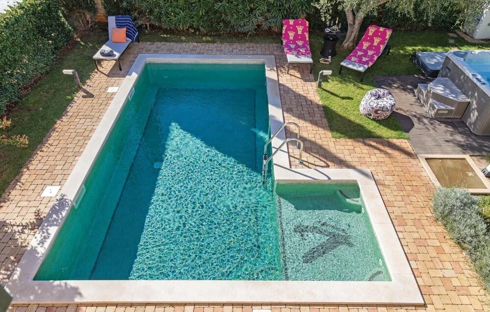 Gorgeous Home In Strada Contesa