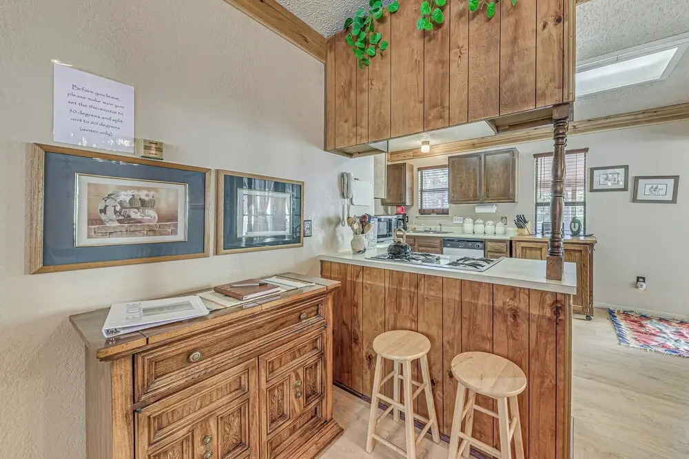 1 Mi to Downtown Ruidoso: Peaceful Forested Cabin!