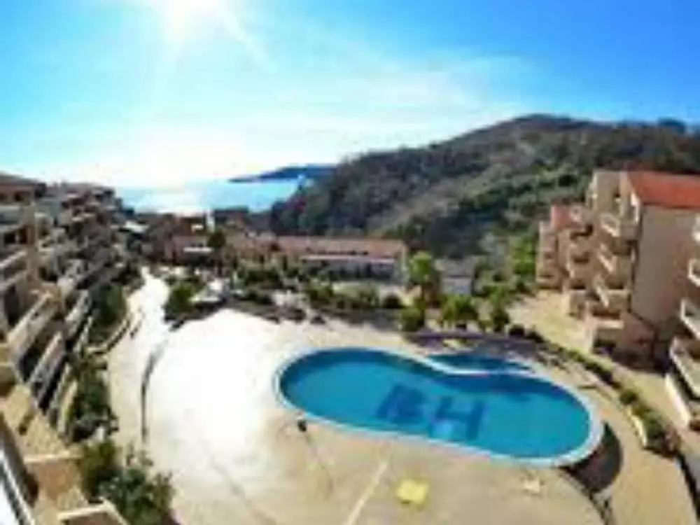Apartment with Swimming Pool for with Terrace and Ac