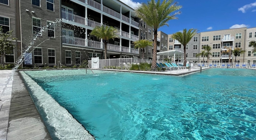 Landing Apartments near Sand Lake - Universal