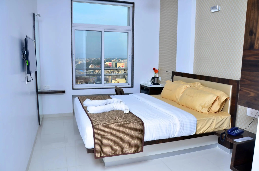 Hotel SRI SRI EXECUTIVE KOLHAPUR NEAR MAHALAXMI TEMPLE