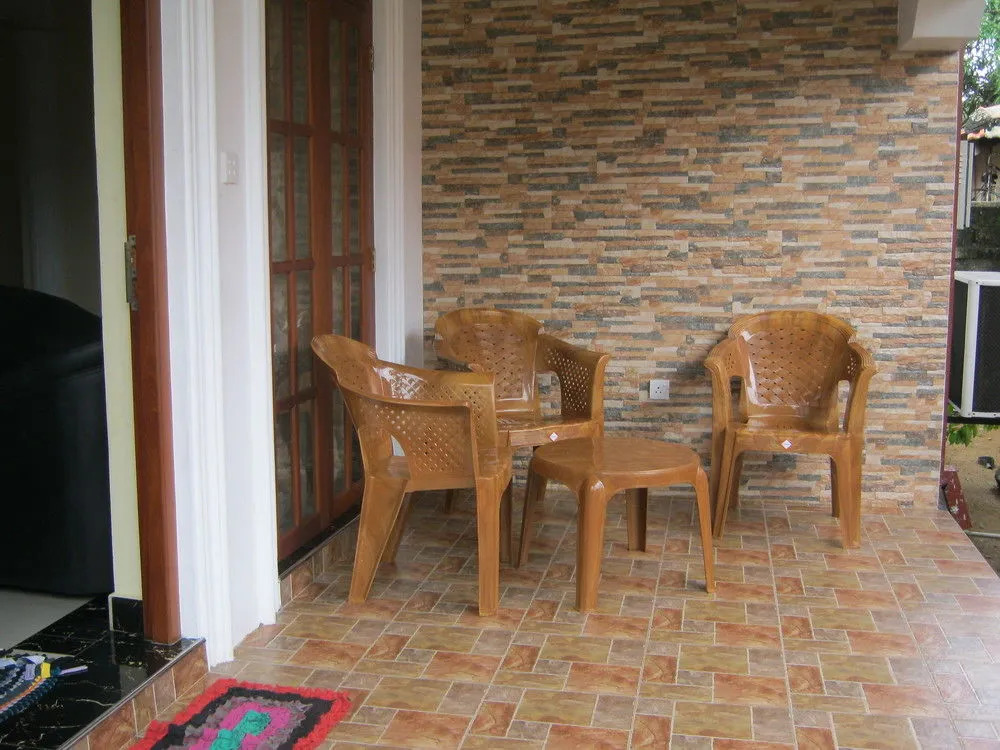 Aurora - Negombo Budget Hostel