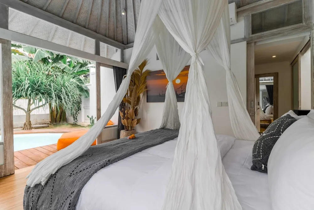 Villa Cemacase - Stylish 2BR Villa with Spacious Private Pool & Pool Table in Seseh
