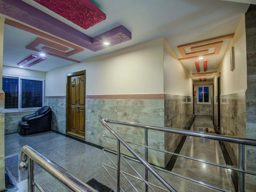 OYO 9930 Hotel AVS Residency