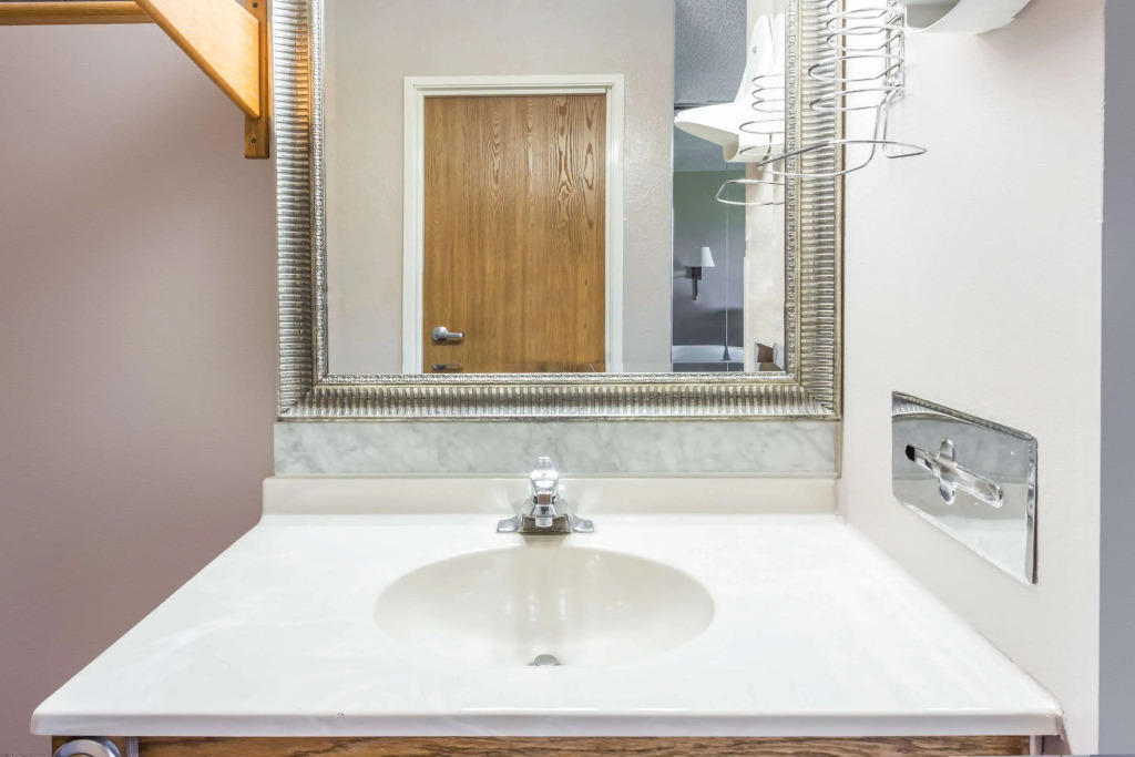 Super 8 by Wyndham Joliet