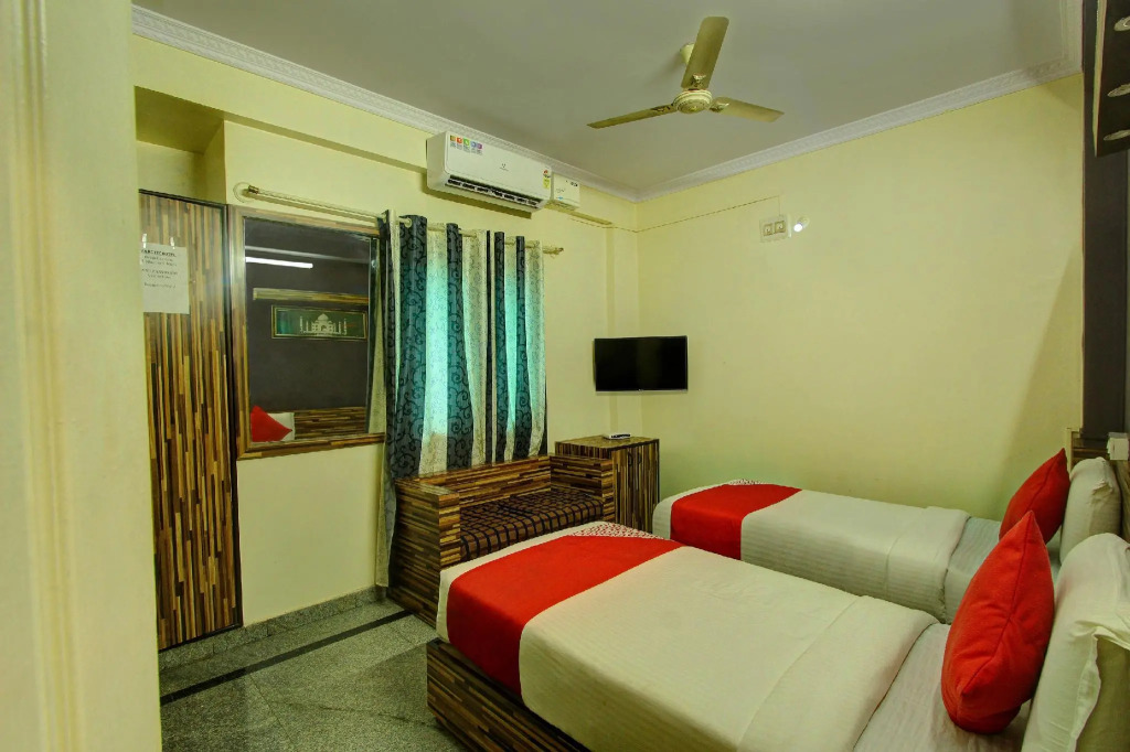 OYO 10321 Century Residency