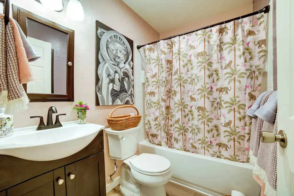 1 Mi to Reno-sparks: Family Retreat w/ Fireplace!