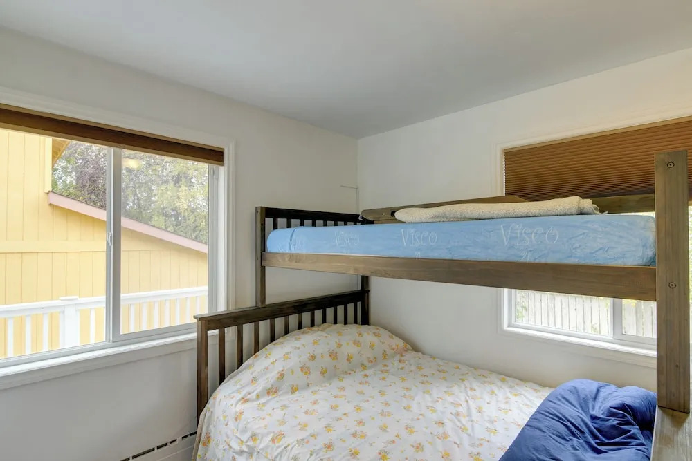 Cozy Anchorage Retreat < 4 Mi to Downtown!