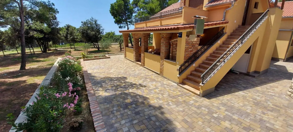 Kandarola Resort