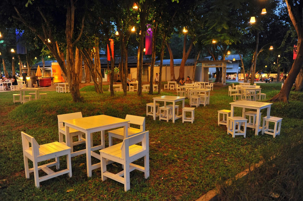 Castaways hua hin
