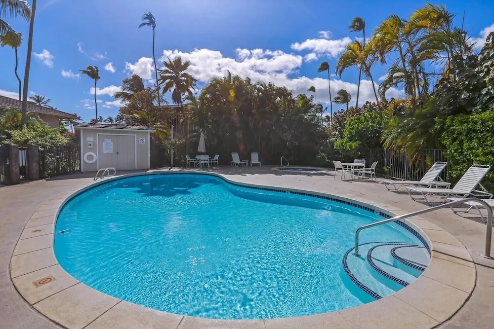 Beautifully Upgraded, Full Kitchen, Comfy King Bed, Ac 1 Bedroom Condo by RedAwning
