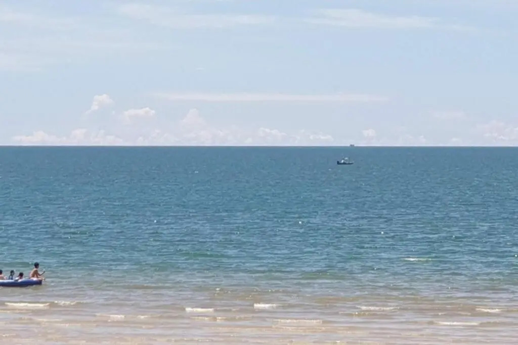 Hua Hin 1 Bedroom pool view near beach, cicada