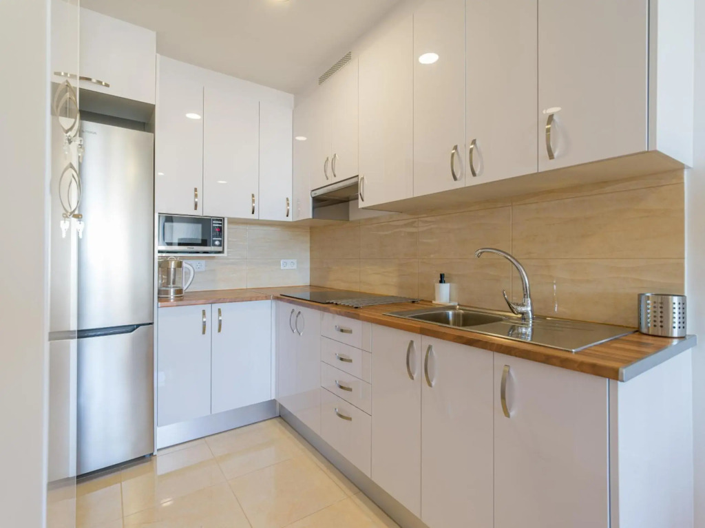 Bright Townhouse - Views - 5 min walk to the Beach