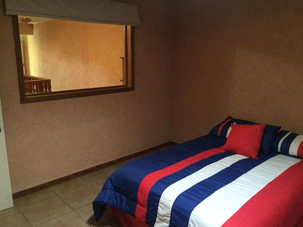 4 Recamaras Zona Sur WiFi Jardin Cochera