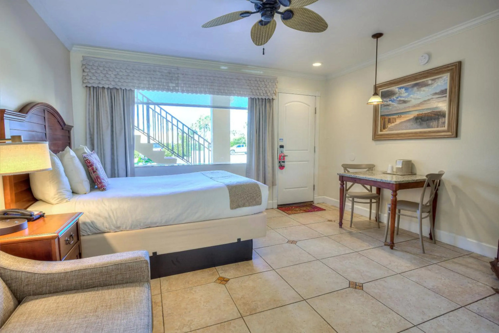 La Fiesta Ocean Inn & Suites