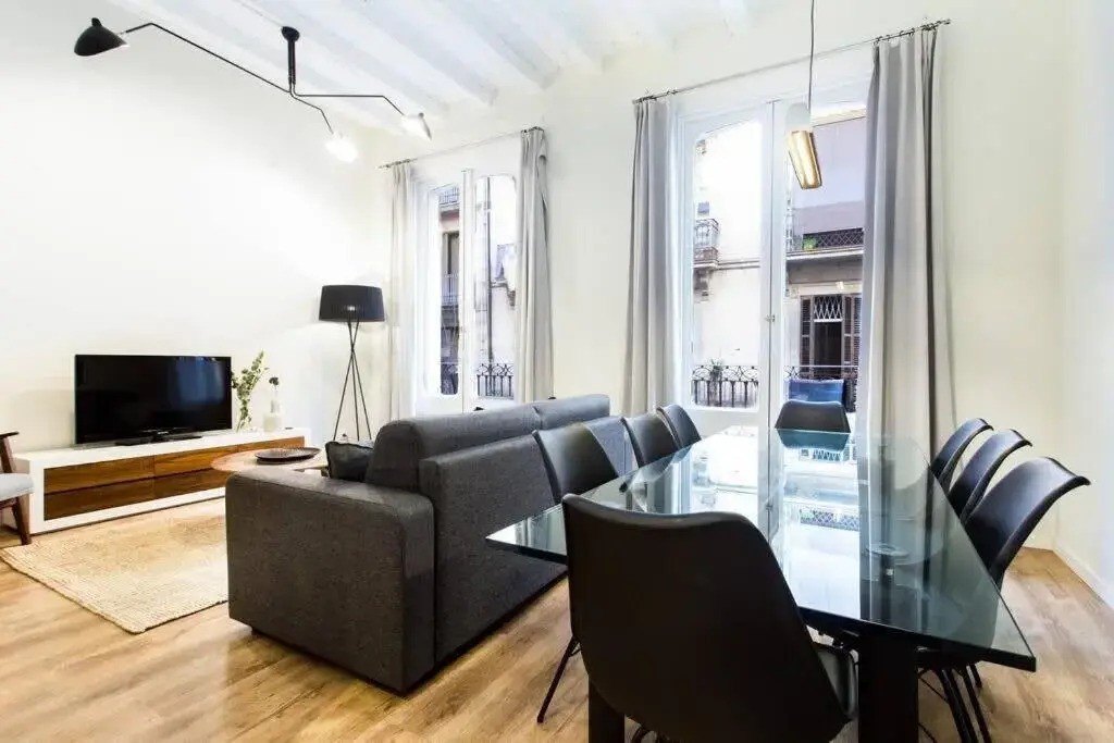 Bright and modern 4bedroom with terrace in Las Ramblas P2