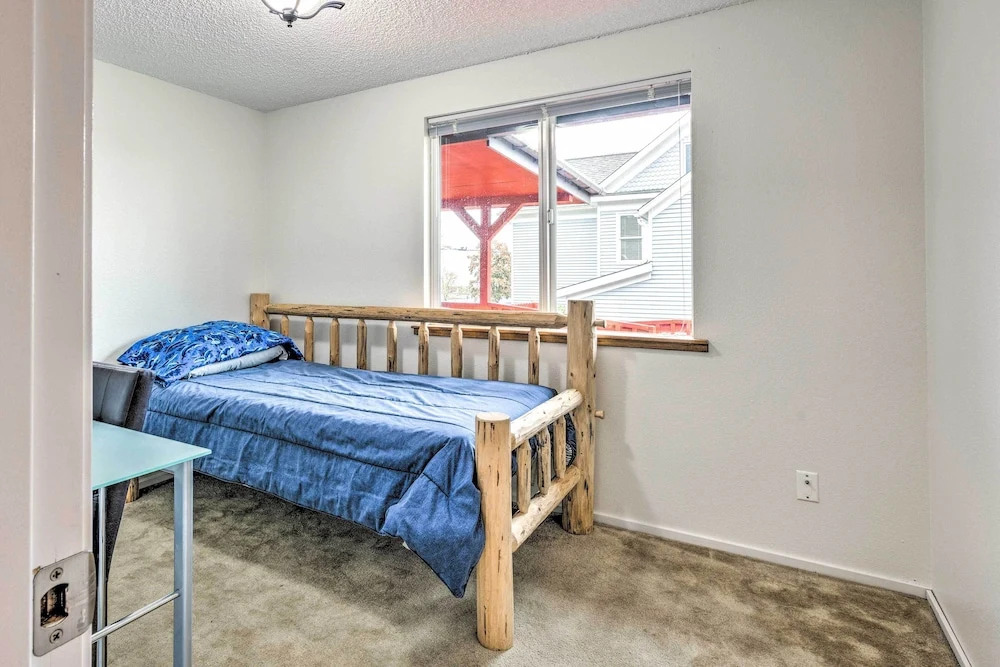 Walkable Sitka Getaway w/ Community Perks!