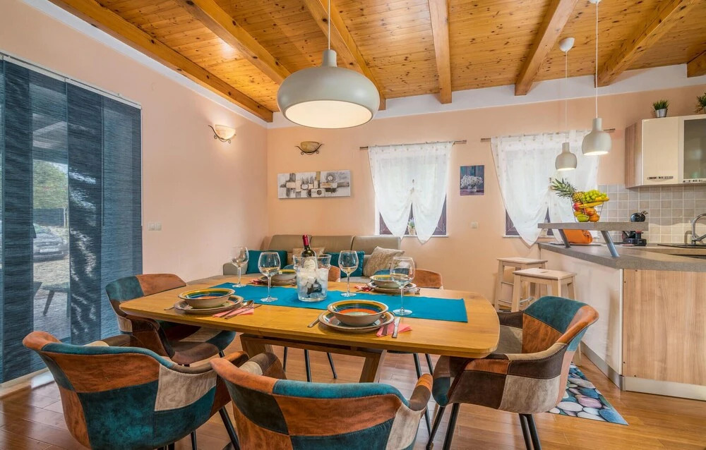 Luxurious Home In Lakmartin