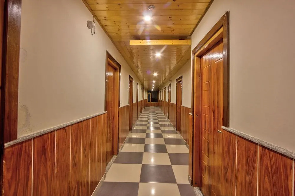Snow Citys Montana Blues Resort Manali - Heated & Air-Cooled Stay