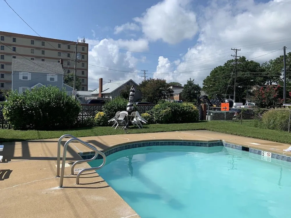 MacThrift Motor Inn