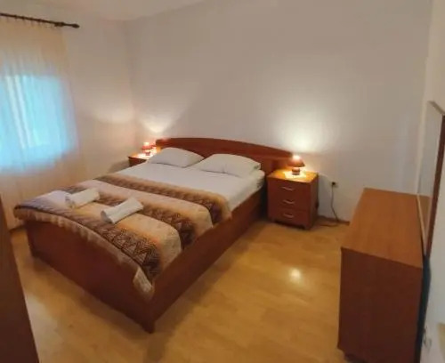 Apartments Grbac Veli Rat-Seaside