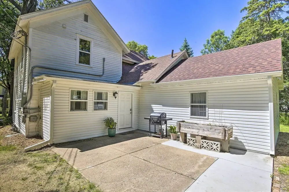 Family-friendly Menomonie Retreat: Walk to Town!