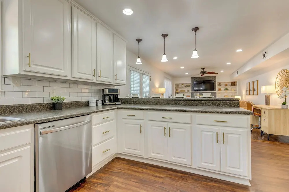 Family-friendly Home: 6 Mi to Downtown Mobile!