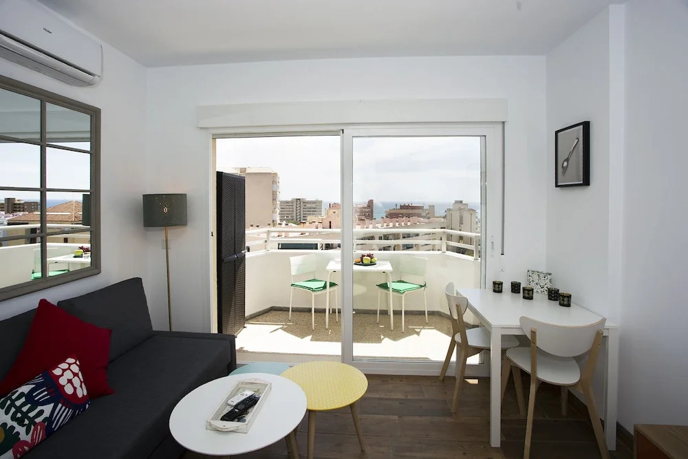 Lovely Quiet & Center Sea Views