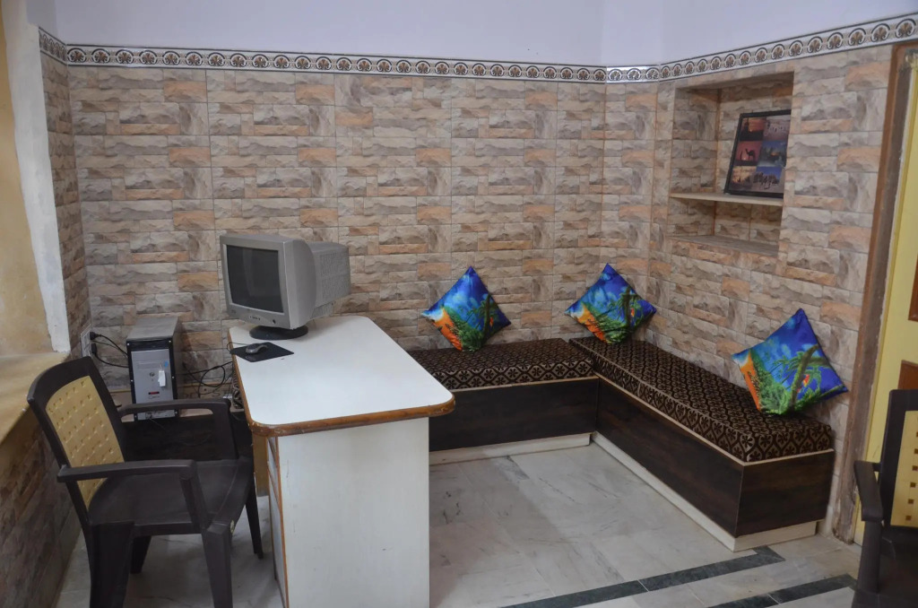 Ratan Hostel