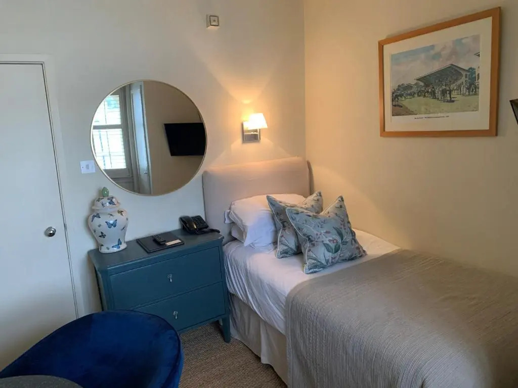 Vancouver Hotel & Studios