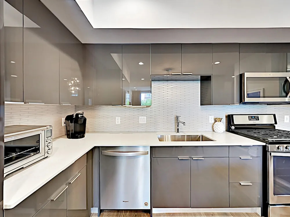 East-Side Urban Retreat Unit 263 - 2 Br Condo