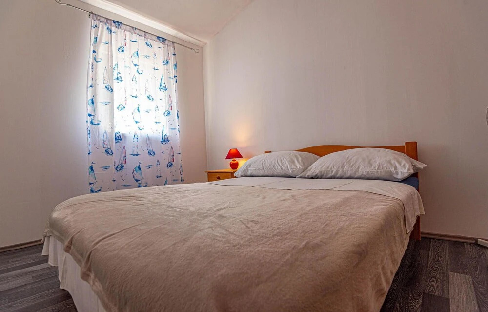 Amazing Home in Grebastica With Wifi and 4 Bedrooms