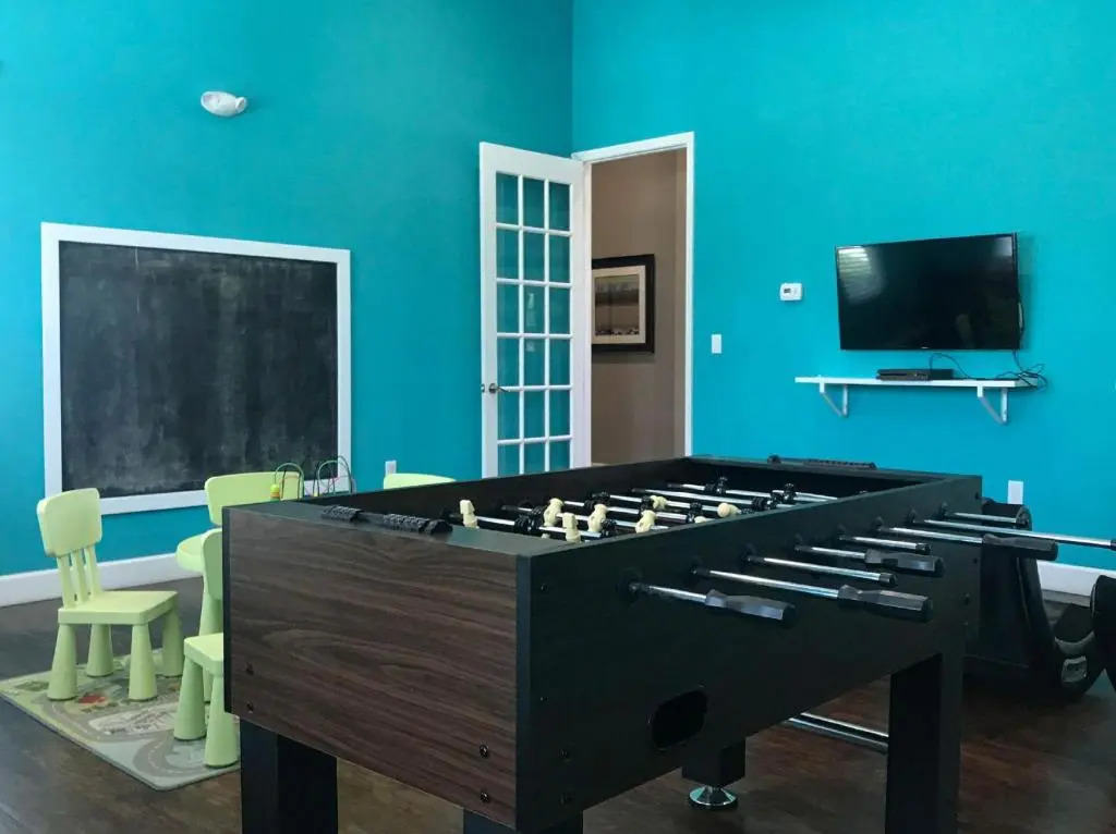 New listing townhouse in gated community sleeps 6 10 min to Disney