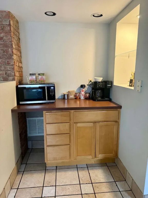 Free Parking - Prime Location - Downtown