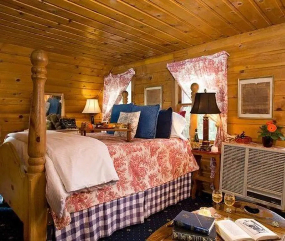 Gold Mountain Manor