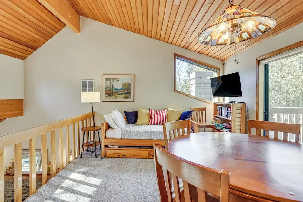 Private Hot Tub & Sharc Passes! Sunriver Home